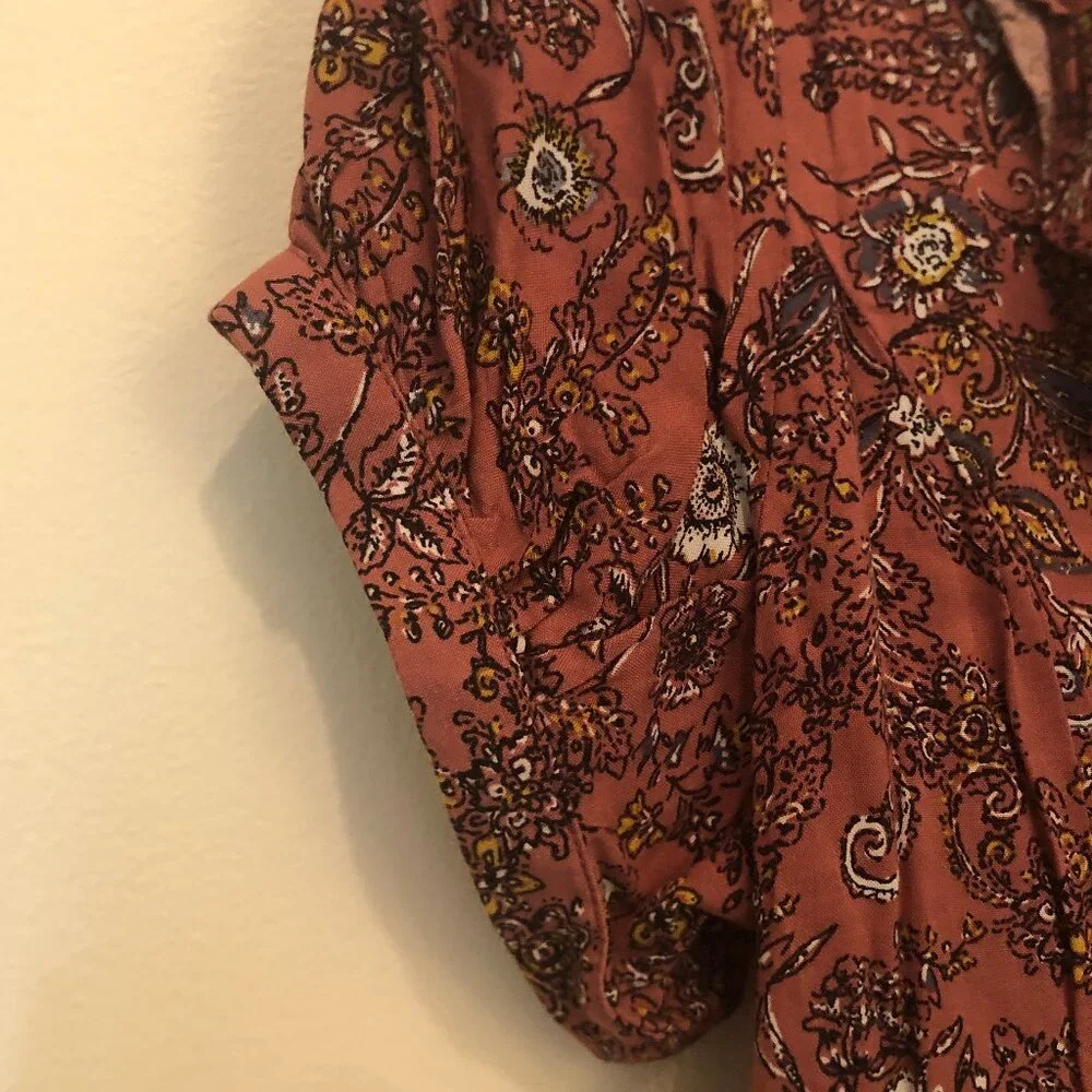 NWT Francesca's Blue Rain ruffle mini dress (mauve floral/paisley) sz M